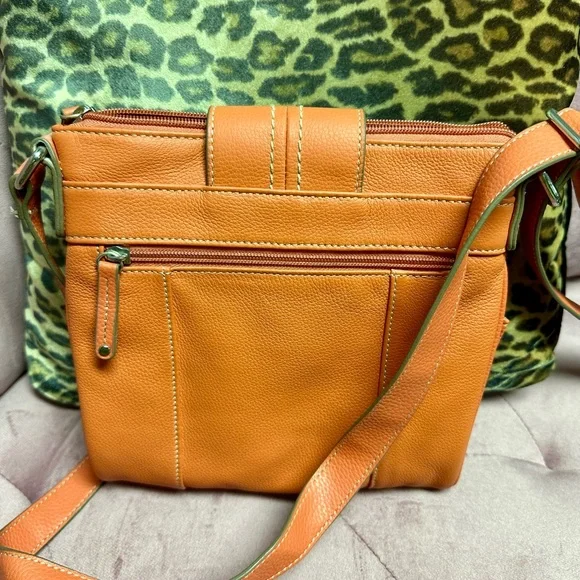 Gorgeous Tignanello leather purse - Picture 4 of 4